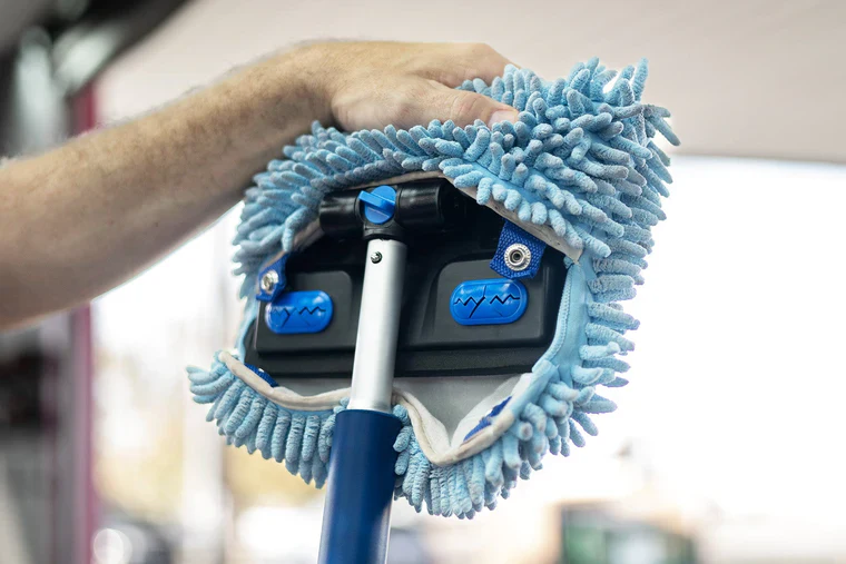 Autofiber [BLUE Mitt on a Stick PRO+] Brosse de lavage avec tête rotative *Nouvelle version!*