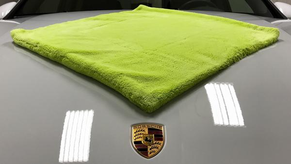 Autofiber [Motherfluffer XL] Plush Microfiber Drying Towel (22 in. x 22 in., 1100 gsm) Passion Detailing